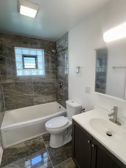 Bath - 9233 S Burnside Ave, Chicago, IL 60619 photo 2 of 2