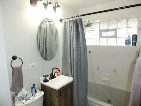 Bath - 4420 Adele Ln, Oak Forest, IL 60452 photo 1 of 2