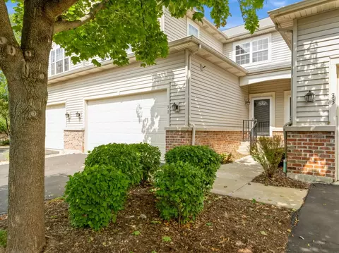 31 Melrose Ct #31, South Elgin, IL 60177