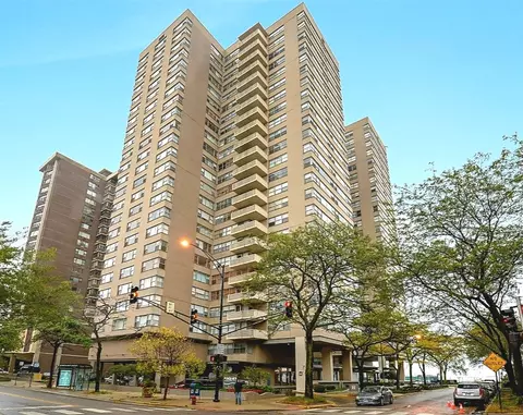 6301 N Sheridan Rd #3G, Chicago, IL 60660