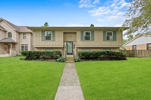 218 S Adams St, Westmont, IL 60559