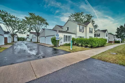 Exterior - 778 Symphony Dr, Aurora, IL 60504 photo 3 of 5