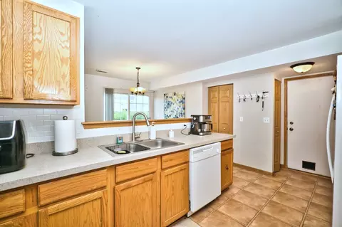 Kitchen - 778 Symphony Dr, Aurora, IL 60504 photo 2 of 3