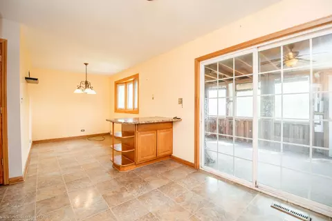 16111 Debra Dr, Oak Forest, IL 60452 photo 11