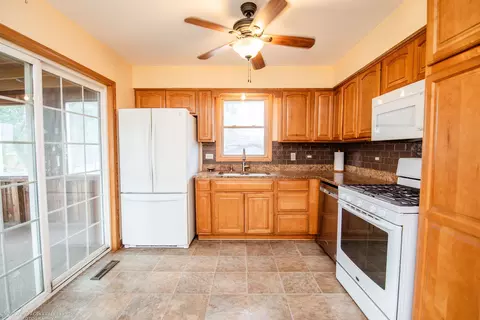 16111 Debra Dr, Oak Forest, IL 60452 photo 7