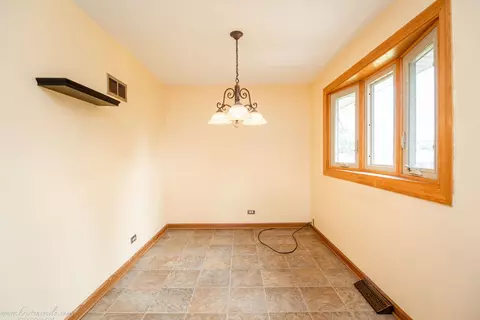 16111 Debra Dr, Oak Forest, IL 60452 photo 12
