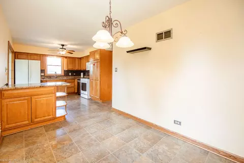 16111 Debra Dr, Oak Forest, IL 60452 photo 9