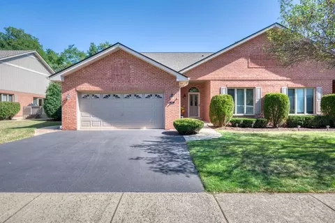 177 Royal Ct, Bloomingdale, IL 60108