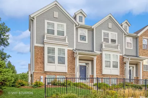 1222 Tuscany Dr, Streamwood, IL 60107