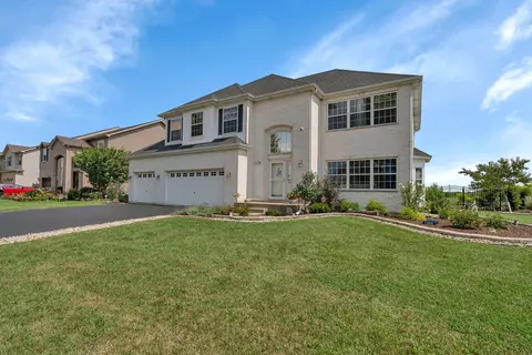 1128 Redwood Ln, Minooka, IL 60447