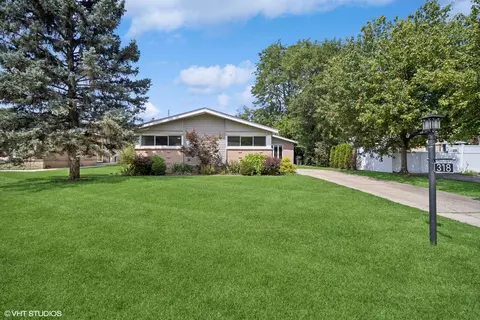 318 Flora Ave, Glenview, IL 60025