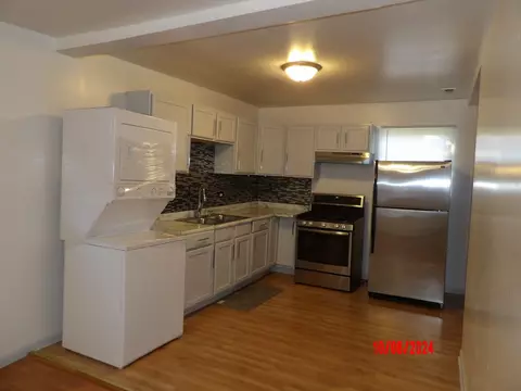 Kitchen - 15360 9th Ave, Phoenix, IL 60426 photo 6 of 6