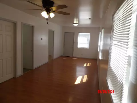 Living - 15360 9th Ave, Phoenix, IL 60426 photo 1 of 3