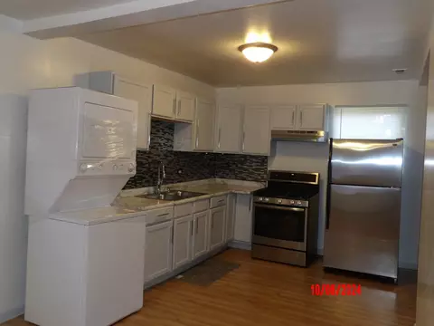 Kitchen - 15360 9th Ave, Phoenix, IL 60426 photo 5 of 6