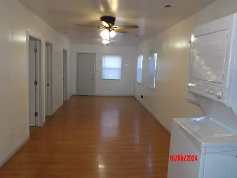 Living - 15360 9th Ave, Phoenix, IL 60426 photo 2 of 3