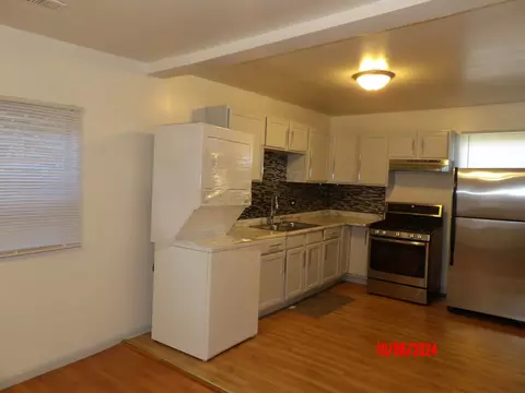 Kitchen - 15360 9th Ave, Phoenix, IL 60426 photo 3 of 6