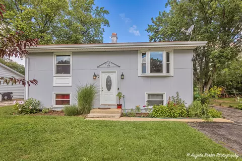 3024 Lebanon Ave, Zion, IL 60099