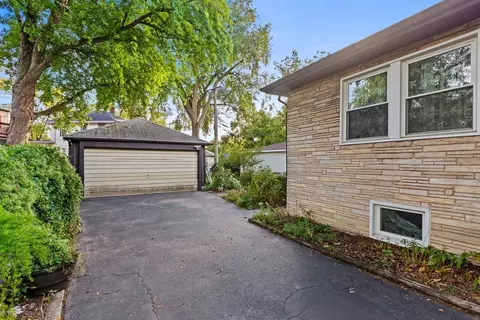 Exterior - 183 Northgate Rd, Riverside, IL 60546 photo 5 of 6
