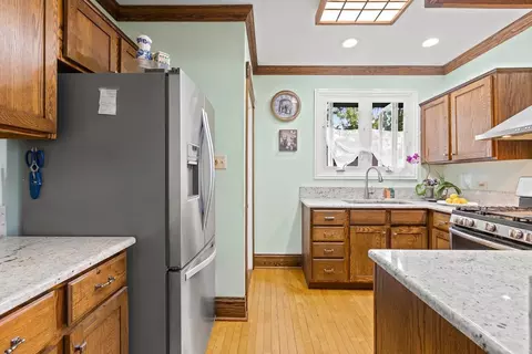 Kitchen - 183 Northgate Rd, Riverside, IL 60546 photo 2 of 3