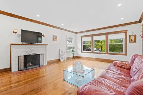 Living - 183 Northgate Rd, Riverside, IL 60546 photo 2 of 3