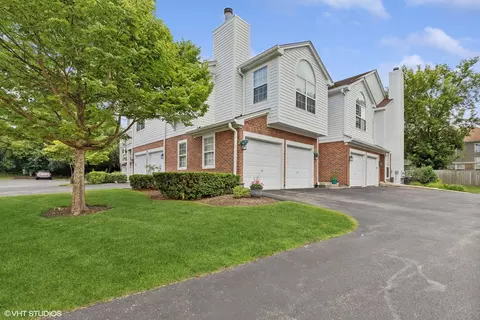 819 Kalamazoo Cir, Vernon Hills, IL 60061