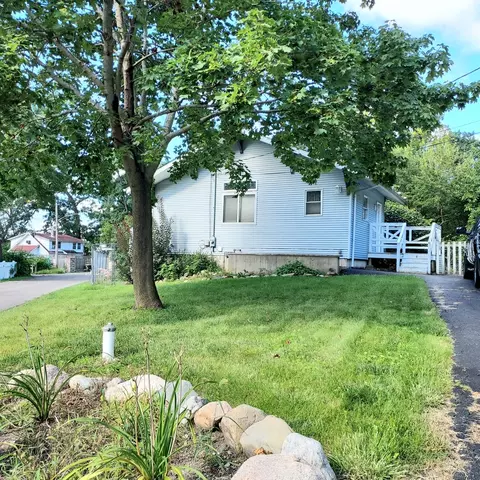 25317 W North Ave, Antioch, IL 60002