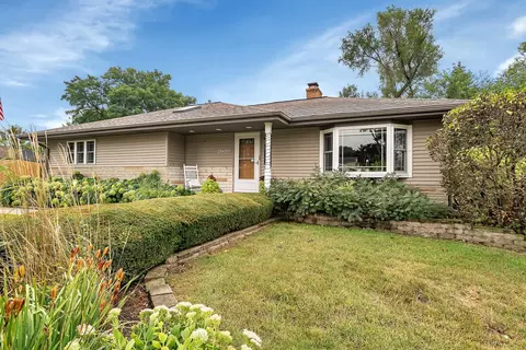 23 W311 Sidney Ave, Glen Ellyn, IL 60137
