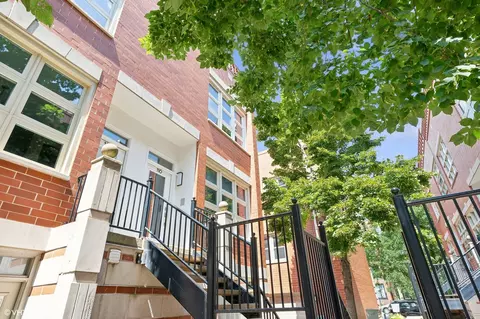 855 W Erie St #116, Chicago, IL 60642