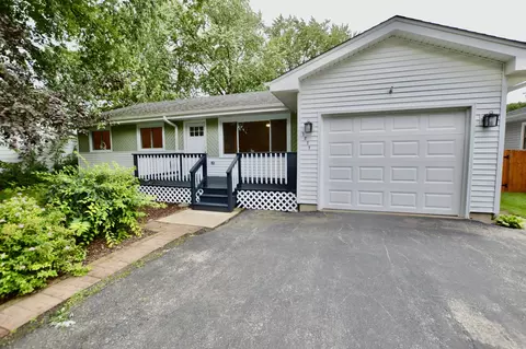 1711 Meadow Ln, Mchenry, IL 60050