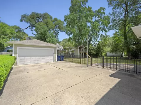 Exterior - 317 E Lincoln Ave, Wheaton, IL 60187 photo 8 of 9