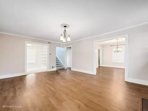 Living - 317 E Lincoln Ave, Wheaton, IL 60187 photo 2 of 3
