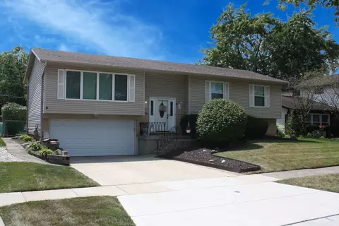 7990 Northway Dr, Hanover Park, IL 60133