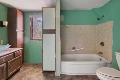 Bath - 55 Oak St, Weldon, IL 61882 photo 2 of 2