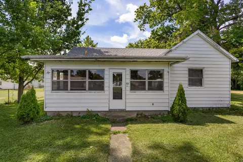 55 Oak St, Weldon, IL 61882