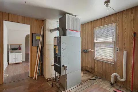Entry Way - 55 Oak St, Weldon, IL 61882 photo 3 of 3