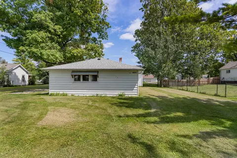 Exterior - 55 Oak St, Weldon, IL 61882 photo 3 of 5
