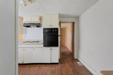 Entry Way - 55 Oak St, Weldon, IL 61882 photo 1 of 3
