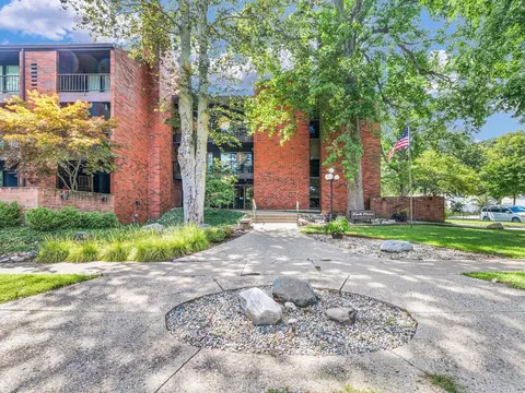 107 N Elm St #310, Champaign, IL 61820