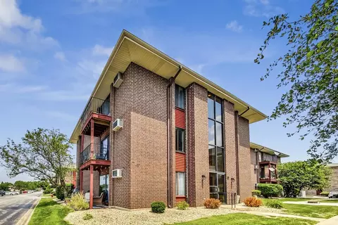 15816 Terrace Dr #01, Oak Forest, IL 60452