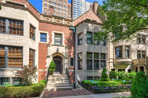1451 N Astor St, Chicago, IL 60610