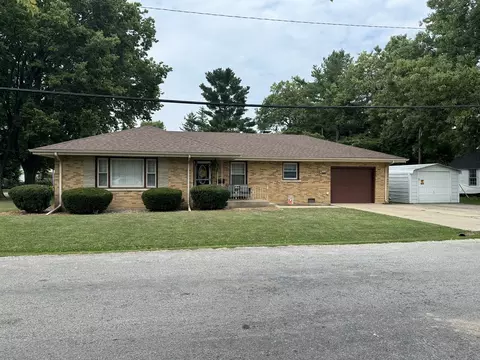 723 W Jefferson St, Clinton, IL 61727