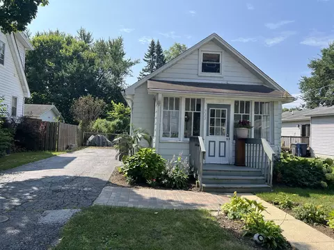 733 Parkway Ave, Elgin, IL 60120 photo 1