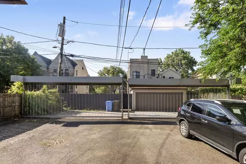 Exterior - 715 E 41st St #1, Chicago, IL 60653 photo 3 of 4