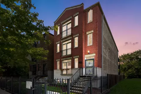 Exterior - 715 E 41st St #1, Chicago, IL 60653 photo 4 of 4