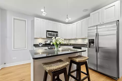 Kitchen - 715 E 41st St #1, Chicago, IL 60653 photo 2 of 2