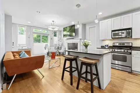 Kitchen - 715 E 41st St #1, Chicago, IL 60653 photo 1 of 2