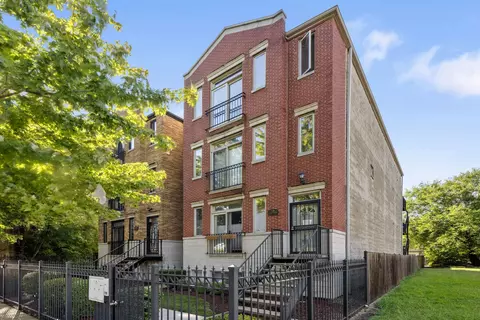 715 E 41st St #1, Chicago, IL 60653