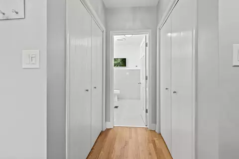 Entry Way - 715 E 41st St #1, Chicago, IL 60653 photo 1 of 2