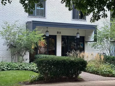 211 Elgin Ave #4A, Forest Park, IL 60130