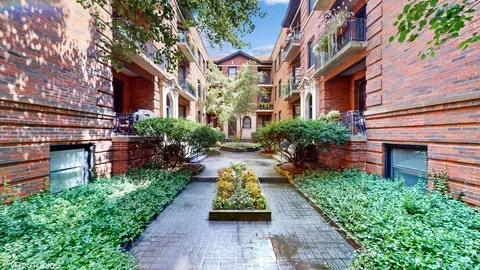 4019 N Clarendon Ave #1S, Chicago, IL 60613